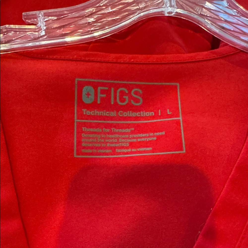 Casma Three-Pocket Scrub Top, red - Picture 8 of 10